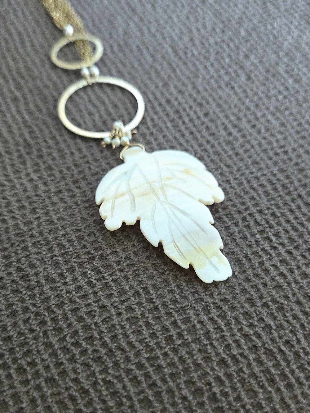 Mother of Pearl Leaf🍁 Pendant Necklace - NWOT - Picture 12 of 16